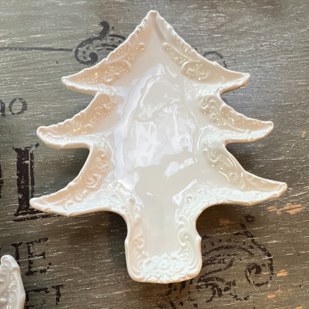 White Glossy Ceramic Christmas Tree Candy Dish 8 in Made in Italy MPN 6092